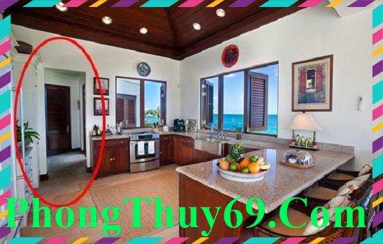 Cửa phòng ngủ đối diện cửa chính