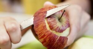 Cô gái 26 tuổi giảm cân bằng cách ăn táo suốt 4 tháng gặp nguy hiểm