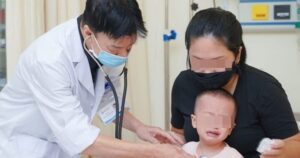Những sai lầm cần tránh khi chăm sóc trẻ mắc sởi tại nhà