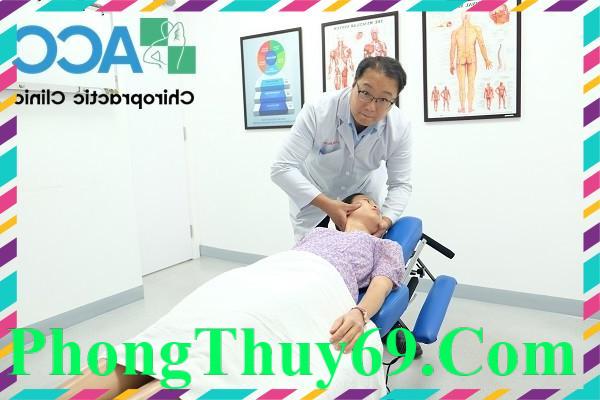 alt text: Chiropractic điều trị tê tay khi ngủ