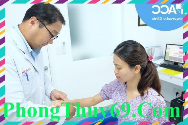 alt text: Tê tay khi ngủ do nhiều nguyên nhân
