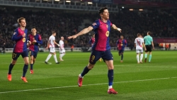 Lập siêu phẩm, Robert Lewandowski vượt thành tích ghi bàn của Puskas
