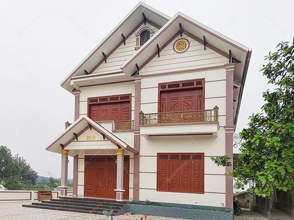 Nếu cửa chính được mở theo những phương vị tương sinh với mệnh quái, trường khí trong nhà sẽ lưu thông hài hòa, giúp thúc đẩy tài lộc và ổn định vận trình.