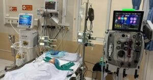 Bé gái 14 tháng tuổi lọc máu cứu sống bệnh tay chân miệng