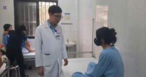 Hai nữ sinh nhập viện Tâm thần: 6 Dấu hiệu cha mẹ cần chú ý