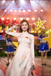 Sao Việt: Ngô Phương Lan đẹp như nàng thơ, ca sĩ Hòa Minzy gây sốt