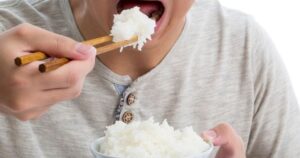 Ăn cơm thế nào để không tăng đường huyết hiệu quả cho người tiểu đường
