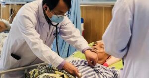 Ăn thịt bò sai cách có thể gây ngộ độc - bài học đắt giá cho gia đình ông Lin