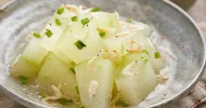 Bí đao 97 % nước giúp giải nhiệt và hỗ trợ tiêu hóa cực ít calo