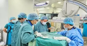 Đột tử hai lần khi ngủ , người đàn ông thoát chết nhờ cấy máy phá rung tự động