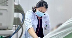 Cô gái 25 tuổi có phổi đông đặc chỉ sau 3 ngày sốt cao , nguy hiểm khó lường
