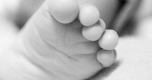 Bé gái 4 tuổi tử vong sau khi rơi lầu 5 nghi do mộng du