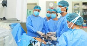 Chàng trai 19 tuổi hiến gan cứu cha trong ca ghép gan kỳ diệu tại Bệnh viện 108