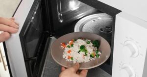Nhắc nhở lần cuối: 4 Kiểu dùng lò vi sóng có thể gây hại cho sức khỏe