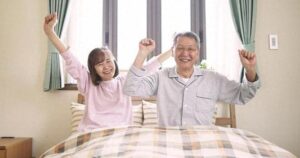 8 Đặc điểm của người sống thọ bạn cần biết để cải thiện sức khỏe