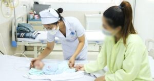 Những điều dưỡng cứu sống Trẻ em giữa ranh giới sinh tử và sự tận tâm của họ