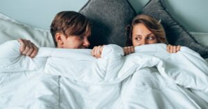 Làm ‘ chuyện ấy ’ bao nhiêu là quá nhiều? tìm hiểu Tần suất an toàn cho sức khỏe