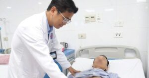 Người đàn ông uống 1,5 lít rượu mỗi ngày phải cắt toàn bộ dạ dày vì ung thư