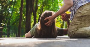 Bị đột quỵ và liệt nửa người vĩnh viễn, người phụ nữ hối hận vì đã bỏ qua 1 dấu hiệu kéo dài trong 3 ngày