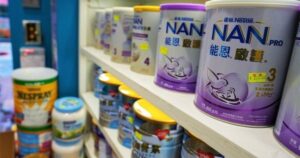 Singapore thu hồi sữa công thức chứa độc tố cereulide ảnh hưởng đến sức khỏe trẻ em