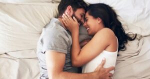 Tần suất quan hệ tình dục bao nhiêu là bình thường? chuyên gia giải đáp thắc mắc