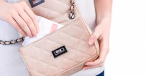 90 % Phụ nữ mắc lỗi khi dùng băng vệ sinh: Ảnh hưởng lớn đến sức khỏe vùng kín