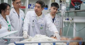 Bác sĩ BV Việt Đức: 'Bệnh nhân tự ngồi dậy sau mổ là món quà 27/2 ý nghĩa nhất'