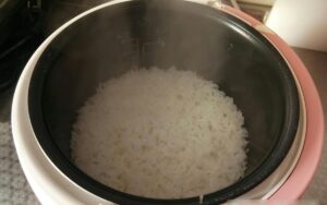 Bác sĩ chuyên khoa Phổi cảnh báo về nồi cơm điện và sức khỏe người dùng