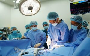 Bệnh viện Nhi Đồng 1 thành công với ca ghép thận đầu tiên giữa mẹ và con