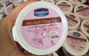 Vén màn công xưởng kem trộn mỹ phẩm giả ở TP Hồ Chí Minh ảnh hưởng sức khỏe
