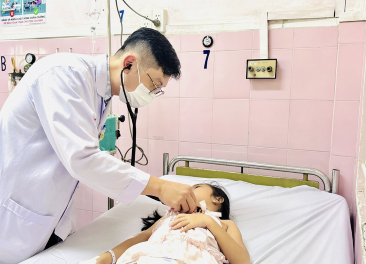 Điều tra vụ ngộ độc thực phẩm hơn 140 học sinh tại TP . HCM năm 2026
