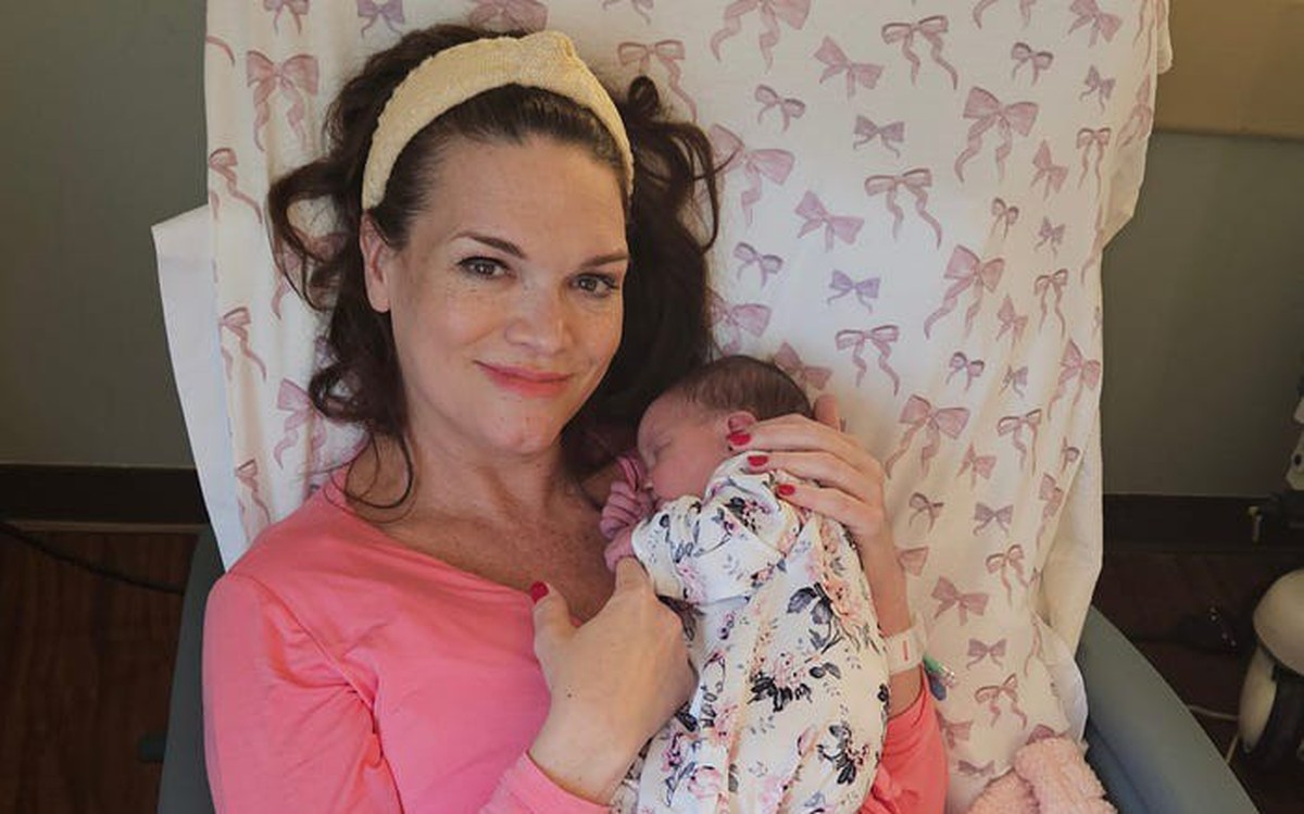 Laura Orrico mang thai ở tuổi 49: Hành trình IVF kỳ diệu nhờ tinh trùng đông lạnh của chồng đã mất