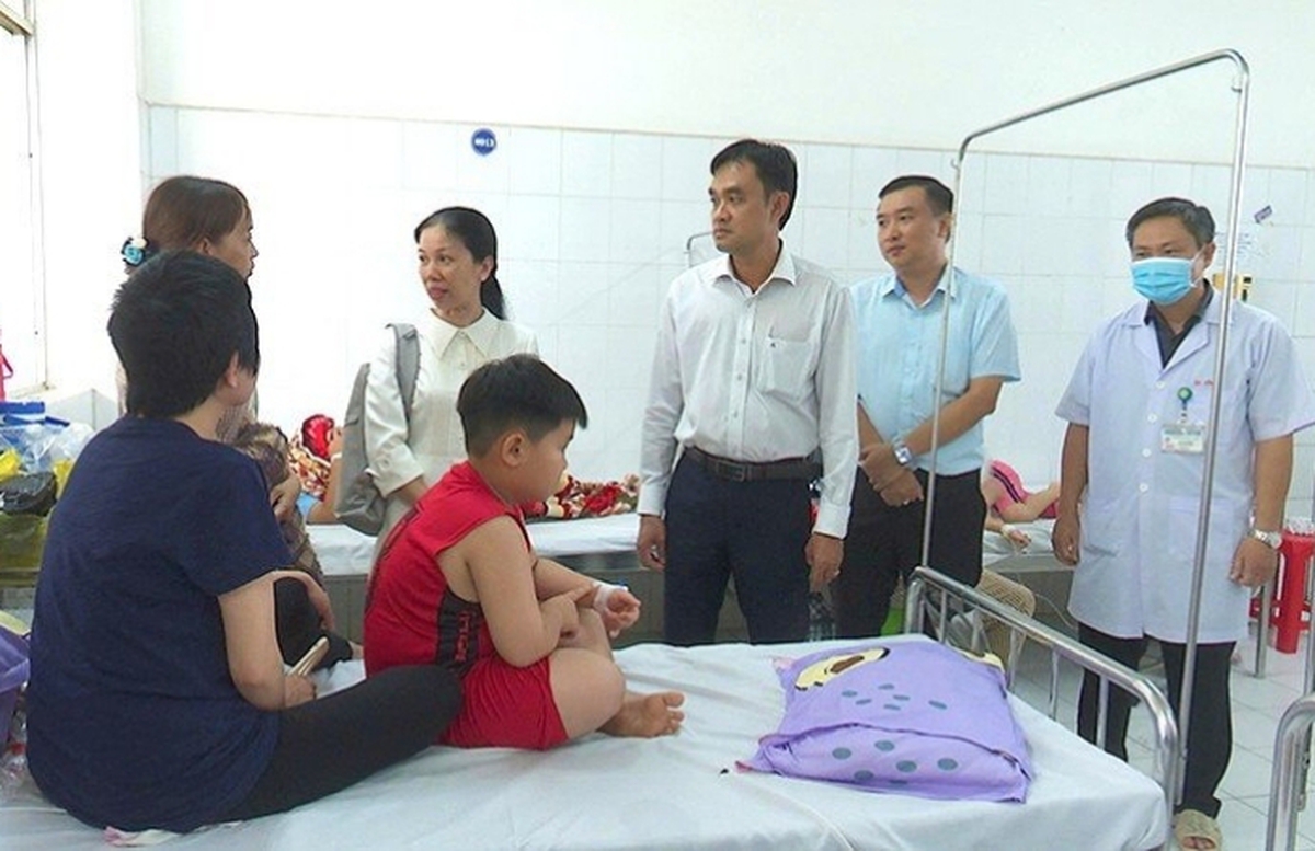 62 Học sinh nhập viện vì nghi ngộ độc thực phẩm ở Đồng Tháp , Bộ Y tế vào cuộc