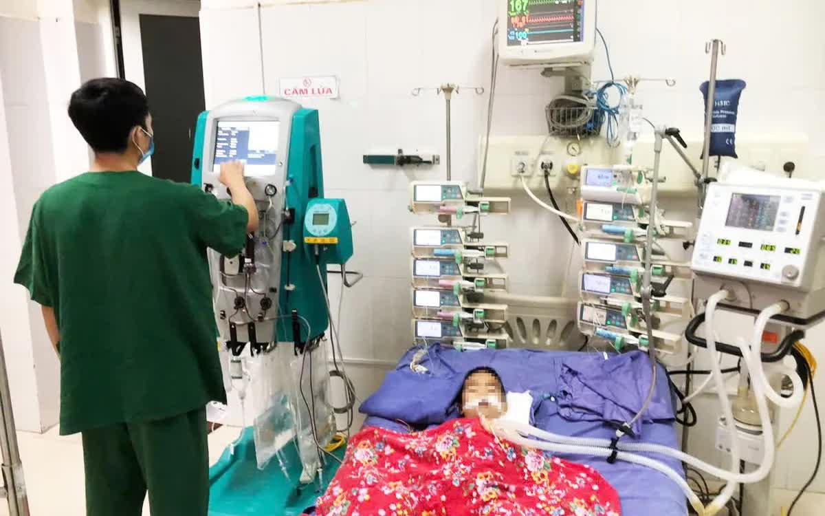 Bé 4 tuổi nguy kịch vì tay chân miệng: Câu chuyện cứu sống tại Bệnh viện Sản nhi Quảng Ninh