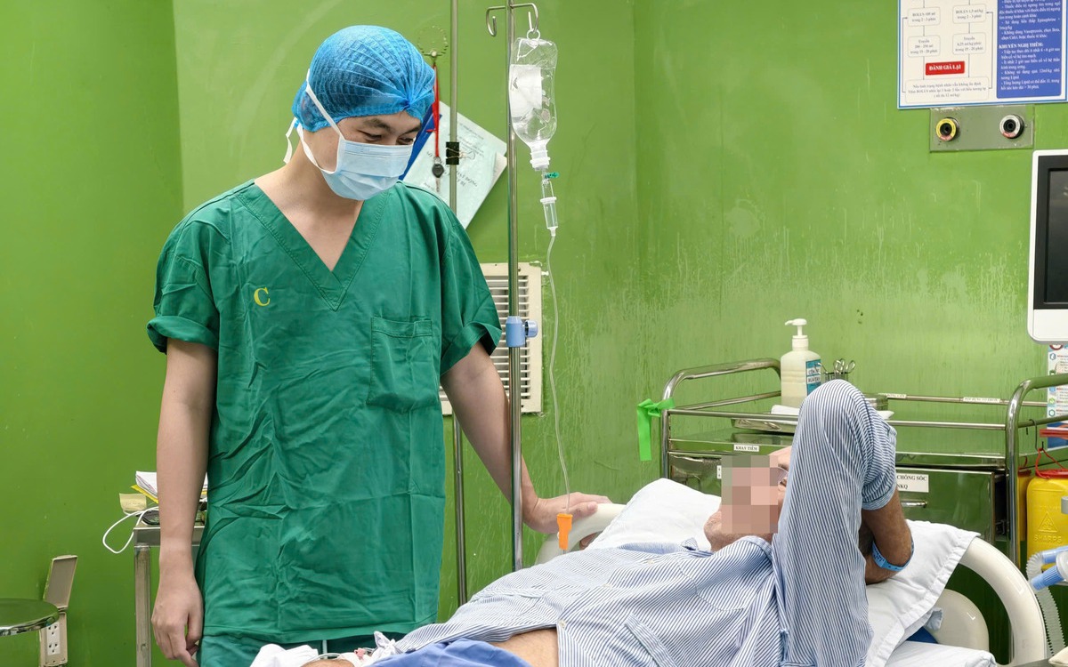 Bệnh nhân người Úc trở lại Việt Nam phẫu thuật cột sống sau điều trị không hiệu quả