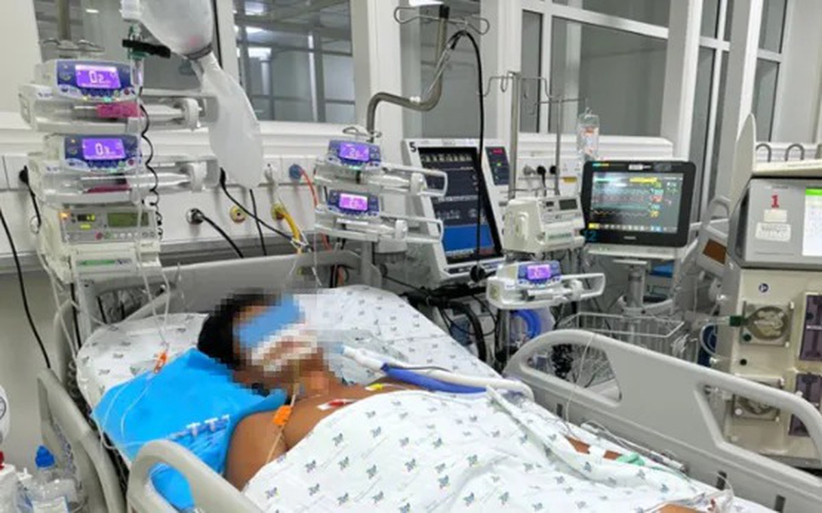 Nam sinh 15 tuổi sốc nhiệt nghiêm trọng sau khi chơi bóng dưới nắng nóng