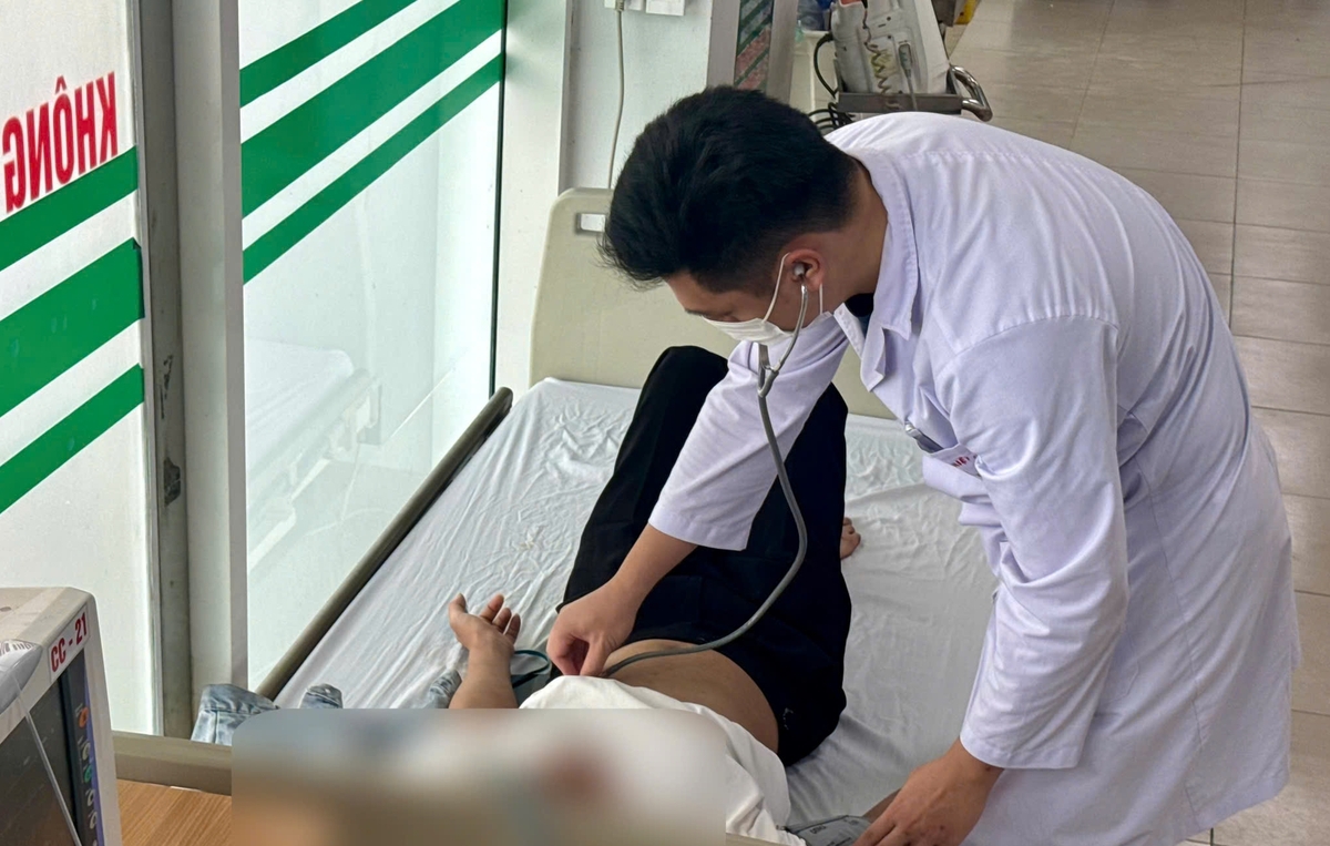 Tai nạn giao thông do say nắng: Cảnh báo cho nam shipper giữa nắng gắt Hà Nội