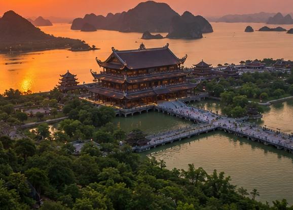 Kiến trúc độc đáo và trang nghiêm của chùa Tam Chúc