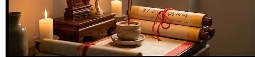 Cảnh minh hoạ lời khấn thi cử trong không gian yên tĩnh, ánh nến lung linh