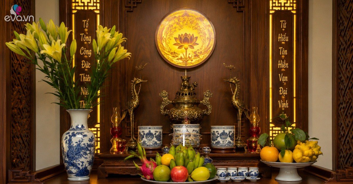 Tại sao không nên đặt bình hoa bên phải bàn thờ khi thắp hương mùng 1 tháng 7 cô hồn? Hóa ra đây là lý do