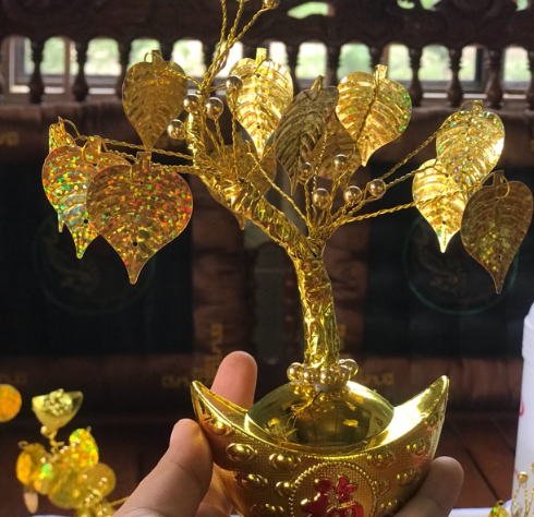 Cành vàng lá ngọc, mặc dù không mang ý nghĩa thờ cúng trong phong thủy, nhưng thường được coi là vật phẩm trang trí, chỉ đơn thuần là để làm đẹp.